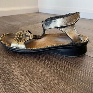 Naot leather sandle